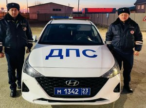 В Абинском районе госавтоинспекторы доставили в больницу подростка с судорогами